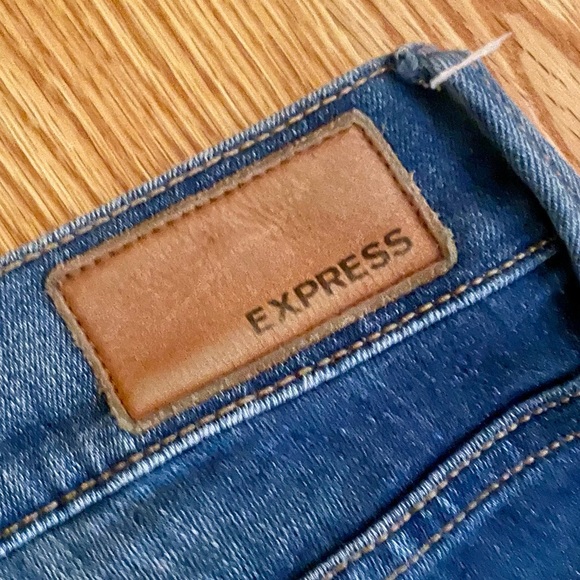 Express medium wash mid rise jean leggings in 4 short. - Picture 5 of 5